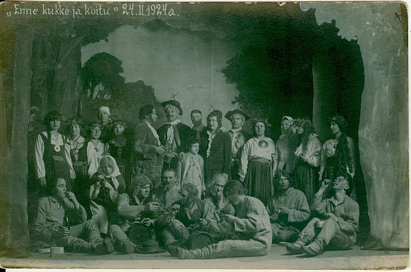 foto, Lava- ja Helikunstiühingu Voog etendus  Enne kukke ja koitu Paides 1924.a.