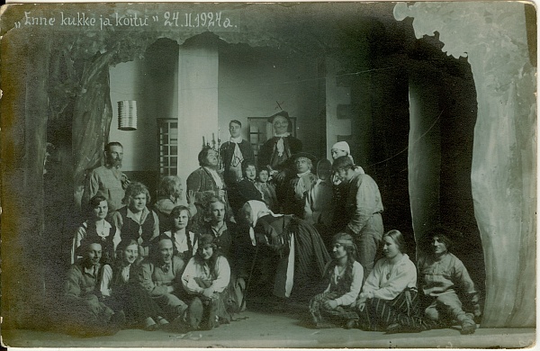 foto, Lava- ja Helikunstiühingu Voog etendus  Enne kukke ja koitu Paides 1924.a.