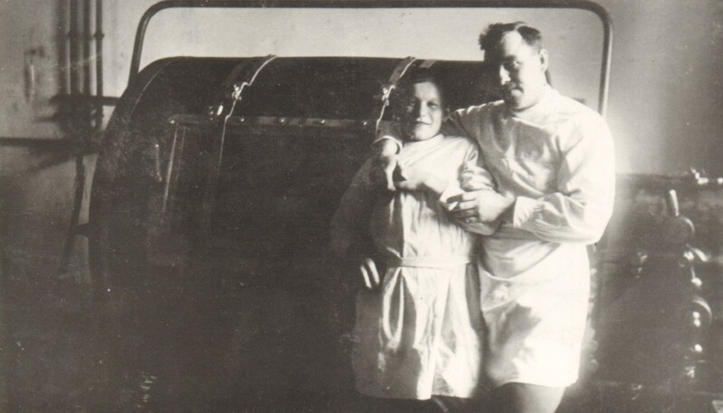 foto, Kihme meier A.Kalamees ja tööpoiss E.Lutsius 1930-ndatel a.