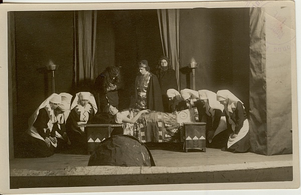 foto, Paide ÜG õpilaste näitemängu esitus 1927.a.