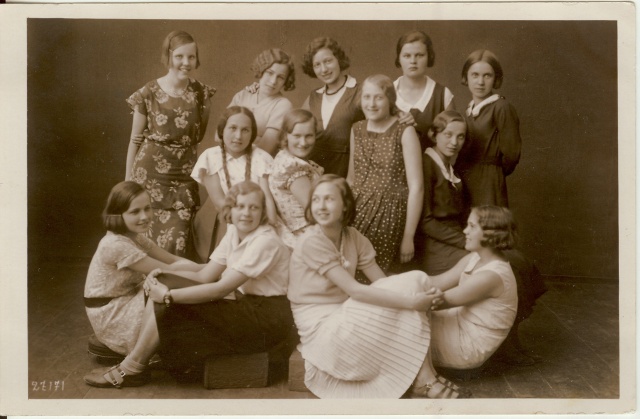foto Paide Ühisgümnaasiumi tütarlapsed 1932-33