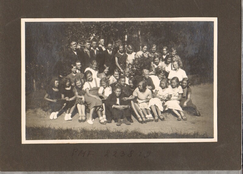 fotoportree Paide Ühisgümnaasiumi õpilaste väljasõit Reopalu metsa 1930-ndad