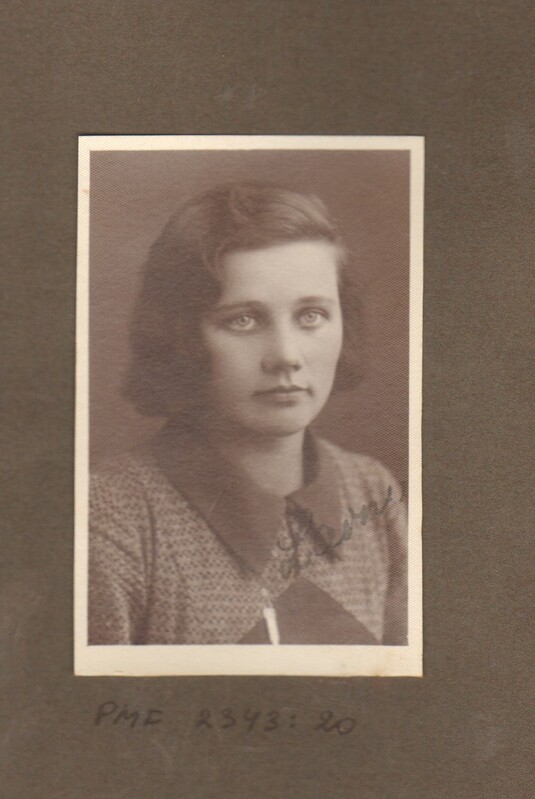 foto, Paide Järvamaa Ühisgümnaasiumi õpilane Laine Sõnajalg 1935