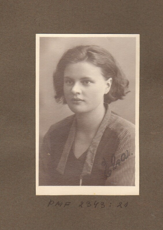 foto, Paide Järvamaa Ühisgümnaasiumi õpilane Elsa Juhvelt 1935