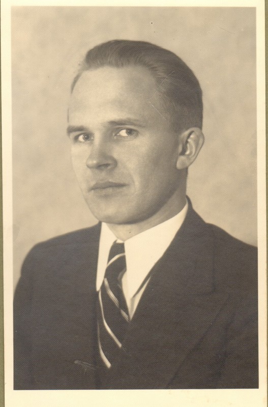 fotod Tapa küla algkool ja juhataja Ain Arulaane 1940