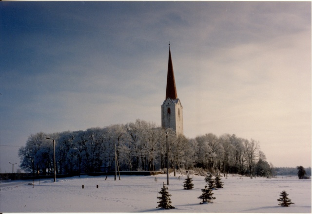 värvifoto Järva-Peetri kirik 1995