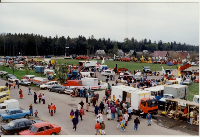 värvifoto Türi lillelaat ja maatehnikanäitus 1995