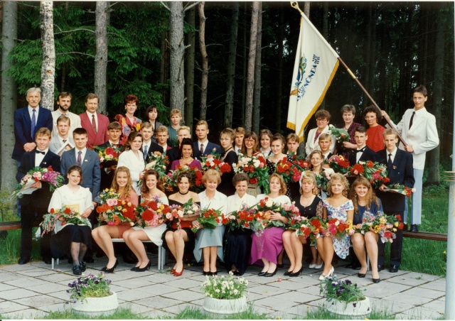 3 fotot, missivalimised Türi 1. Keskkoolis 1994