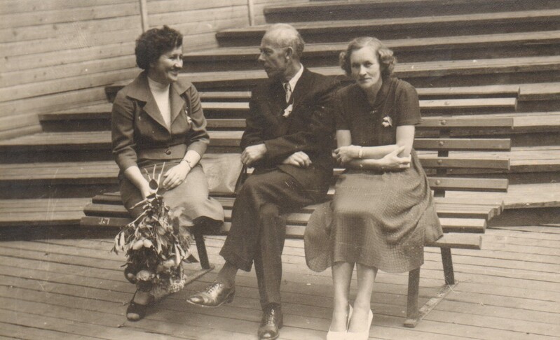 foto Paide Keskkooli direktor Jelisaveta Pokk ja õppealajuhatajad 1960-ndad