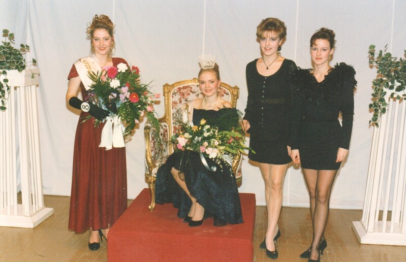 värvifoto Türi linna missivalimised 1995