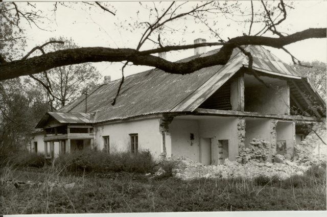 foto Huuksi mõisavalitseja maja 1987