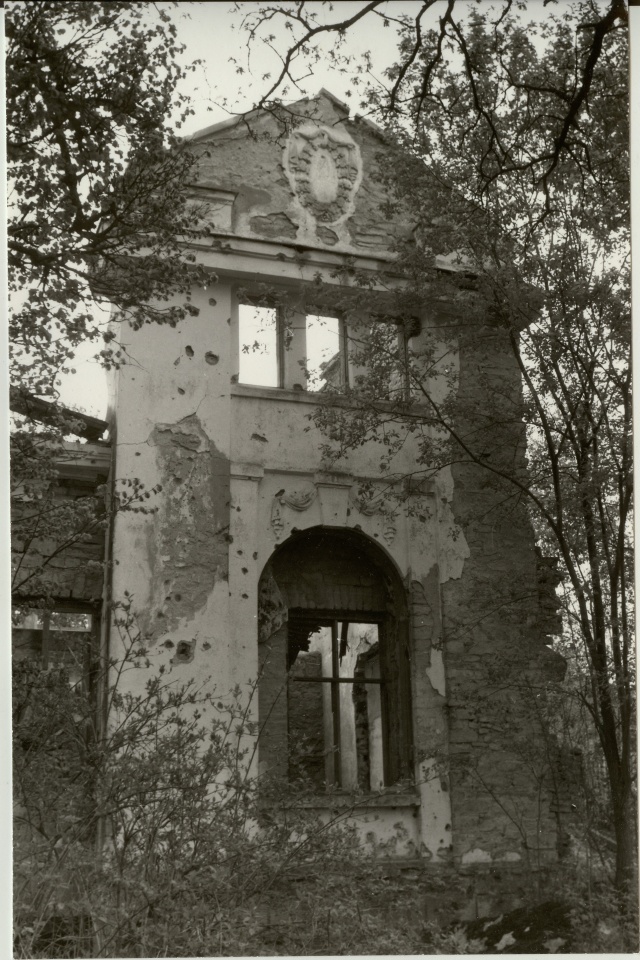 foto Huuksi mõisahoone varemed 1987