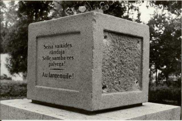 foto Vabadussõjas langenute mälestusmärgi osa Türi 1989