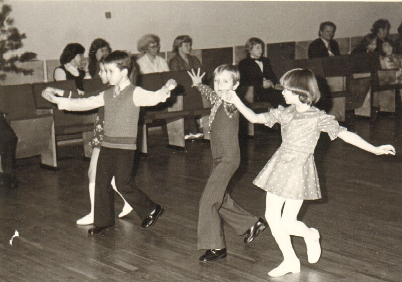 foto Paide Kaugeõppekeskkooli abiturentide ball 1978