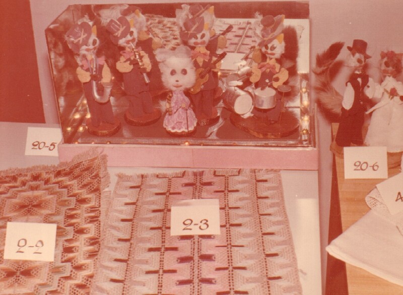 foto ÜTE töötajate käsitöönäitus Paide 1977