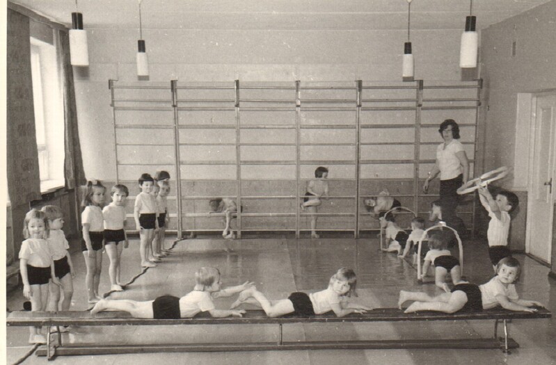 foto võimlemistund Väätsa koolis 1970-ndad