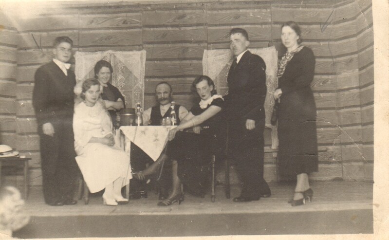 foto Valasti rahvas näidendit tegemas 1920-ndad