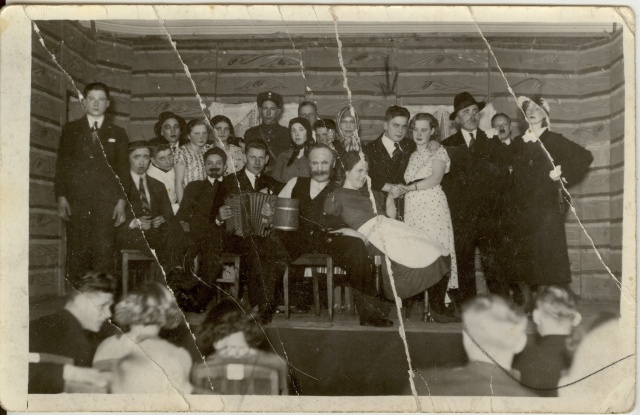 foto Valasti rahvas näidendit tegemas 1920-ndad