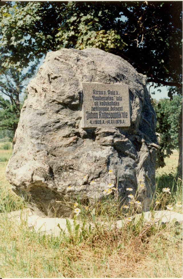 värvifoto Juhan Kaljaspooliku mälestuskivi Kirna vallas 1996