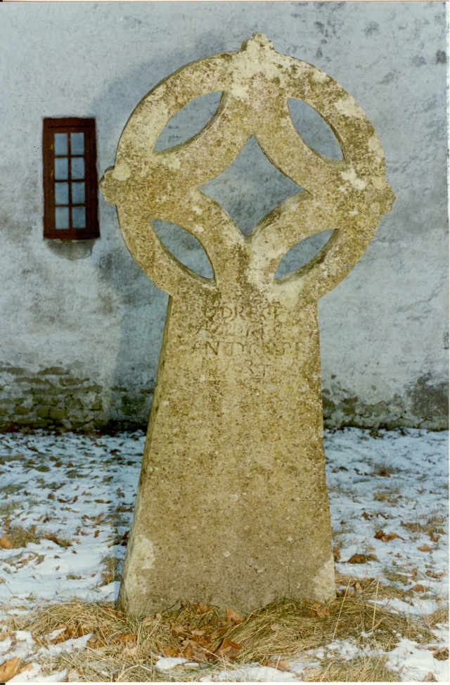 värvifoto ratasrist Järva-Peetri kiriku juures 1995