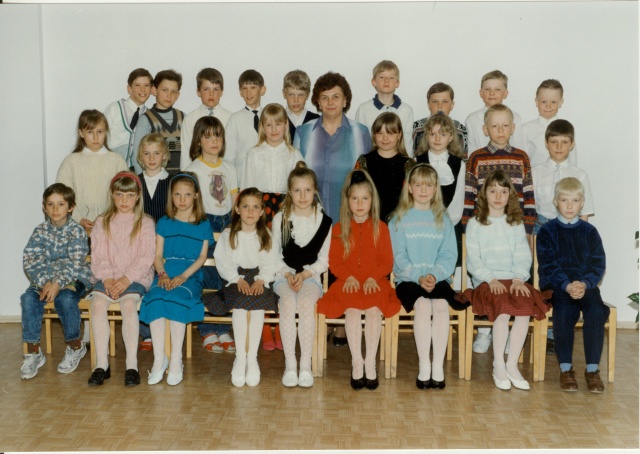 värvifoto Paide Ühisgümnaasiumi 2.klass 1996