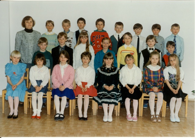 värvifoto Paide Ühisgümnaasiumi 2.klass 1996