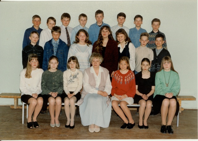 värvifoto Paide Ühisgümnaasiumi klassipilt 1996