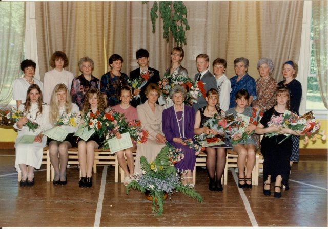 värvifoto Lehtse Põhikooli lõpetajad 1996