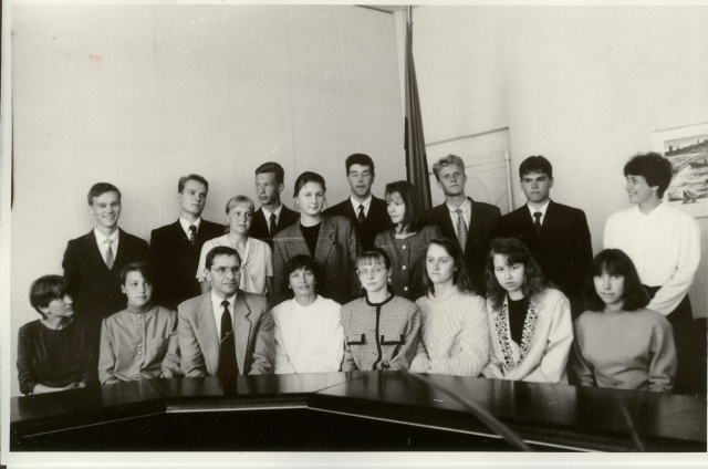 foto Järvamaa parimad koolide lõpetajad  1993