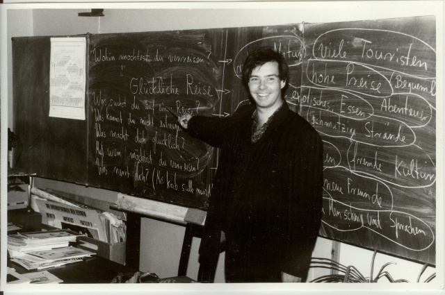 foto saksa noormees Paide koolis saksa keelt õpetamas 1994