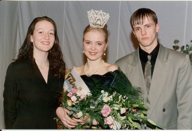 värvifoto Türi miss sõpradega 1996