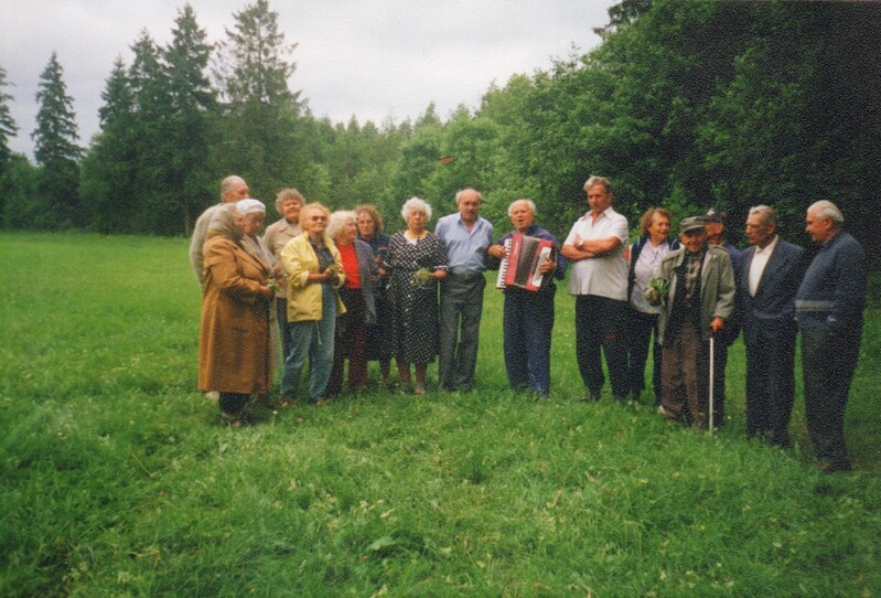 värvifoto sõjaveteranide Semud jaanipäev 1997