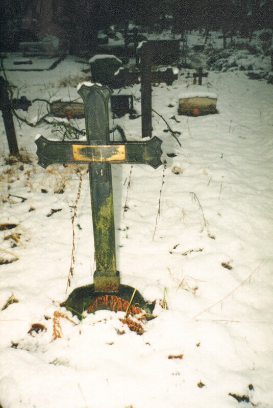 värvifoto Leinbergi haud Reopalu kalmistul 1996