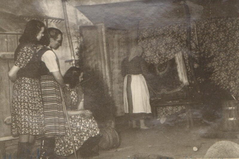 4 fotot lavastus Sookollid 1954