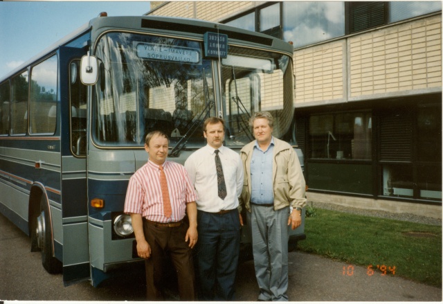 värvifoto Imavere vallavolikogu esimees, vallavanem ja bussijuht Soomes 1994