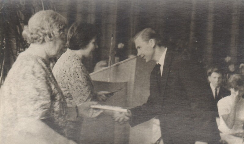 foto Paide Keskkooli lõpuaktus 1964