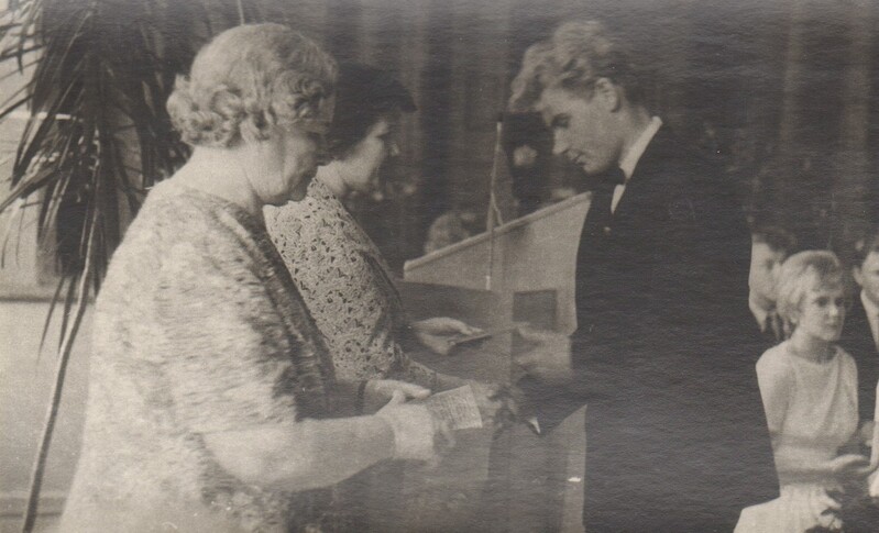 foto Paide Keskkooli lõpuaktus 1964