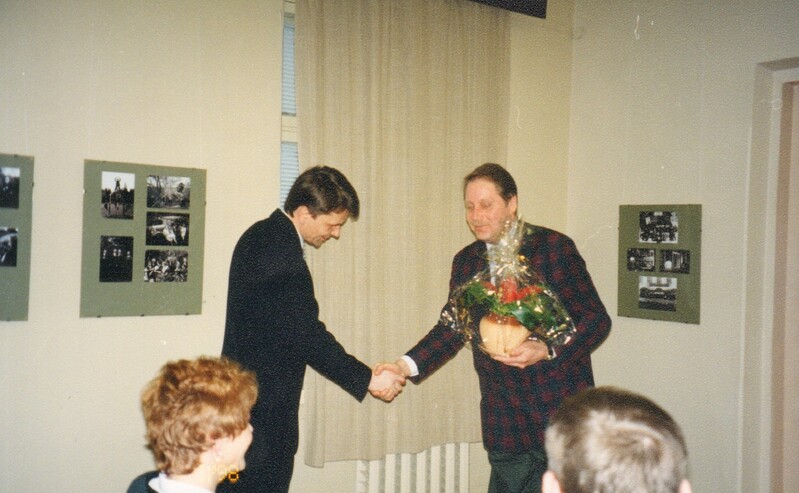 värvifoto Tammsaare Muuseumi sünnipäeva tähistamine Järvamaa Muuseumis 1998