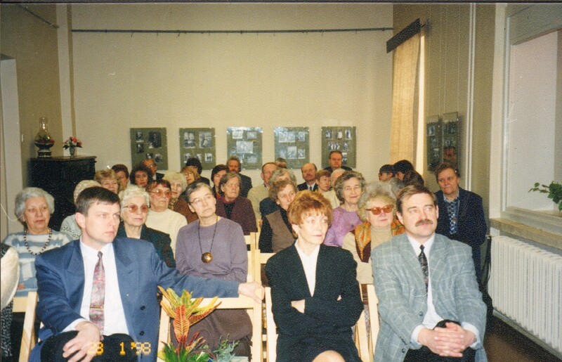 värvifoto Tammsaare Muuseumi sünnipäeva tähistamine Järvamaa Muuseumis 1998