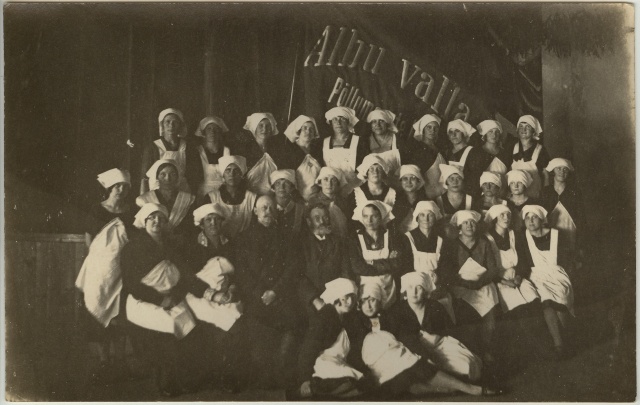 foto seltskond põlledega naisi 1930-ndad