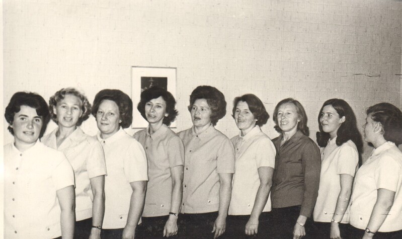 foto Pärnu Õmblusvabriku Türi tsehhi naisansambel 1971