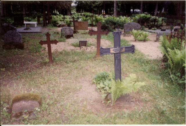 värvifoto Juhan Leinbergi haud Reopalu kalmistul 2001