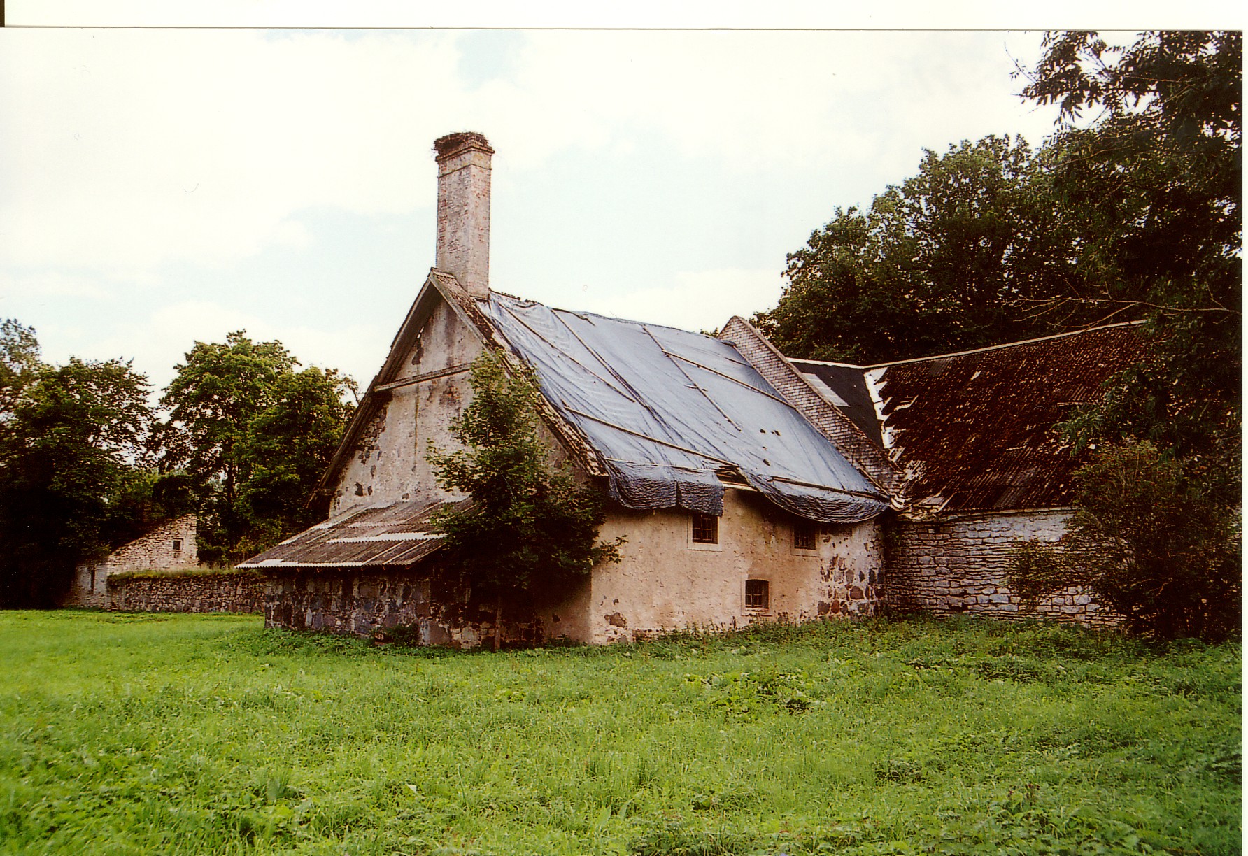 Esna mõisa kõrvalhoone