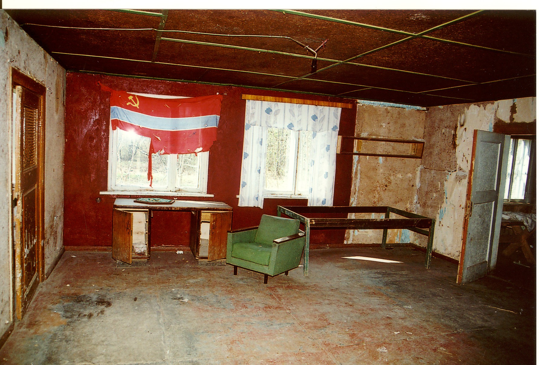 foto tuba Väike-Kareda mõisa valitsejamajas 2006