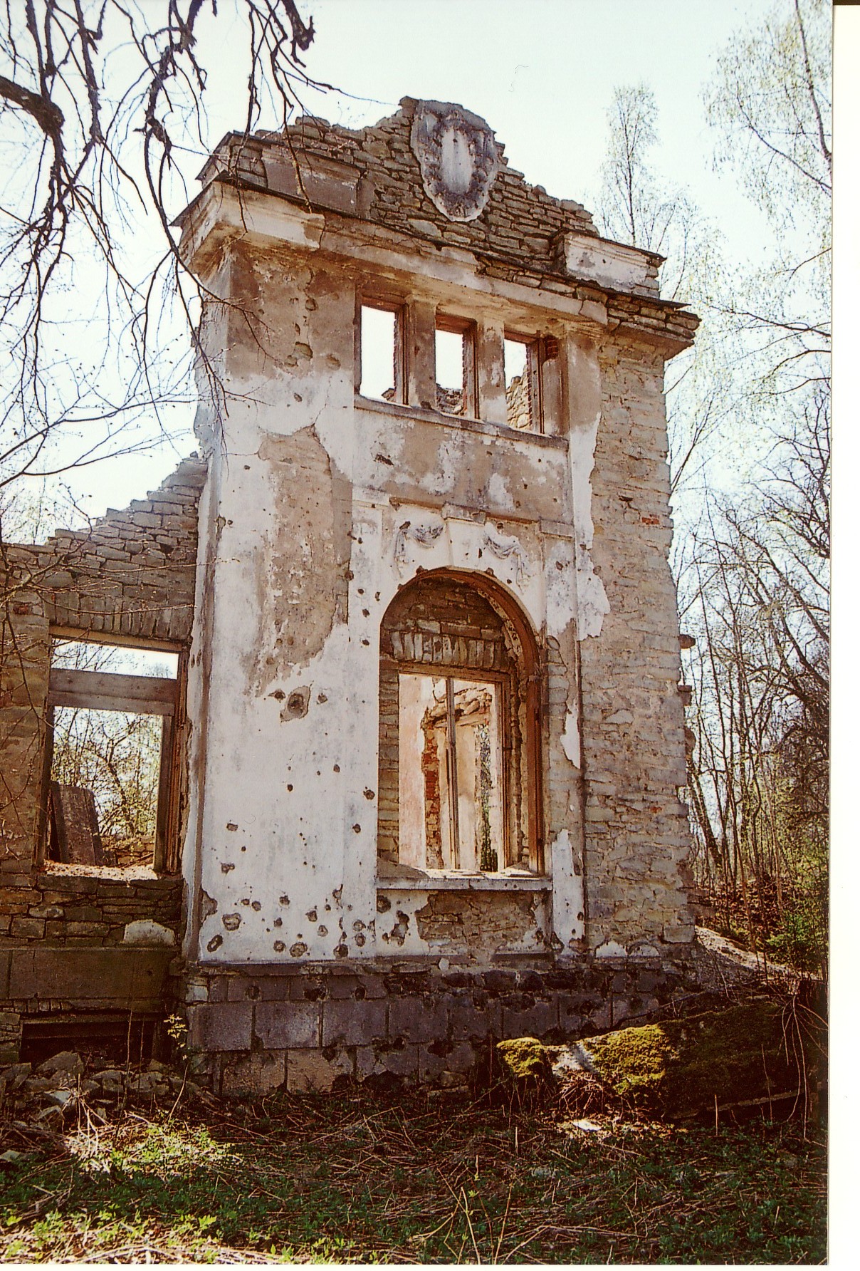 foto Huuksi mõisa varemed 2006