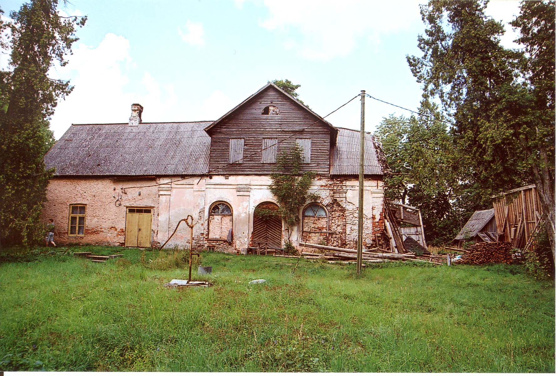 Kabala mõisa kõrvalhoone