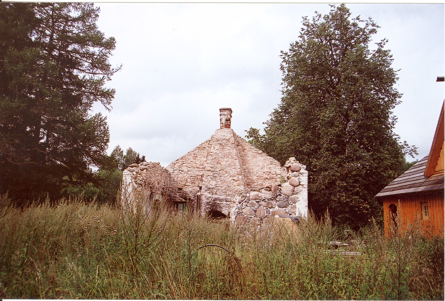 Hermani mõisa sepikoja varemed