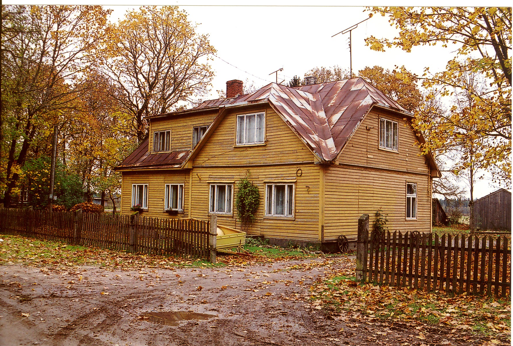 elamu Väljaotsa külas