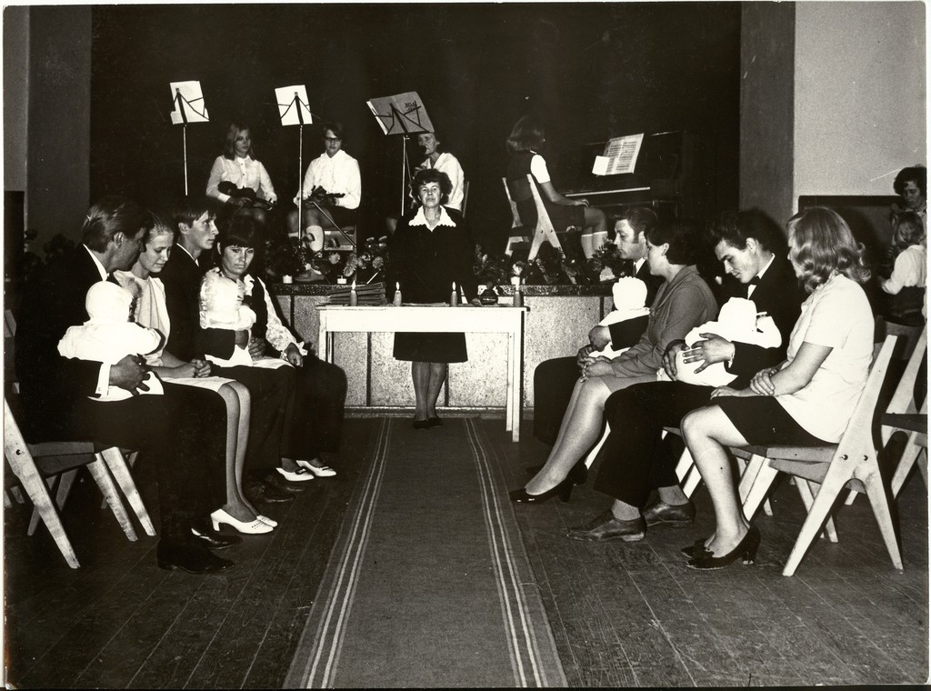 foto, pidulik laste sünni registreerimine Imavere kultuurimajas 1972.a.