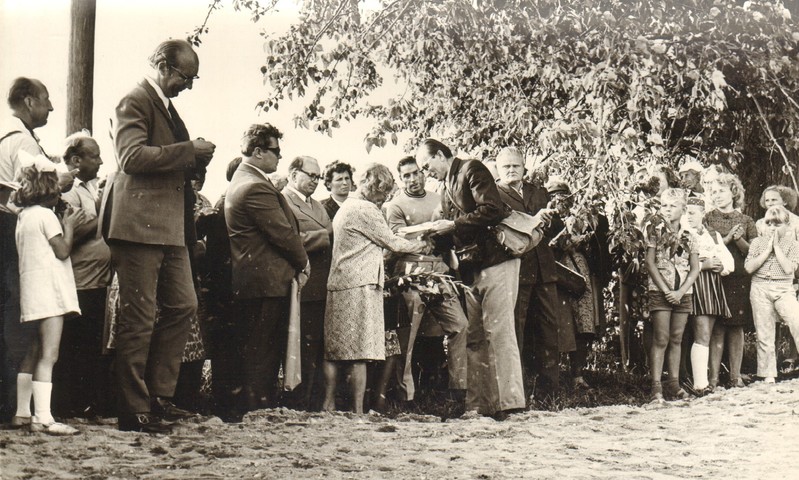 foto, prof. A.Linkbergi mälestuskivi avamine 7.08.1972.a.